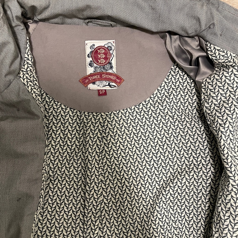 Three Stones Fall/Spring Coat - Picture 6 of 9